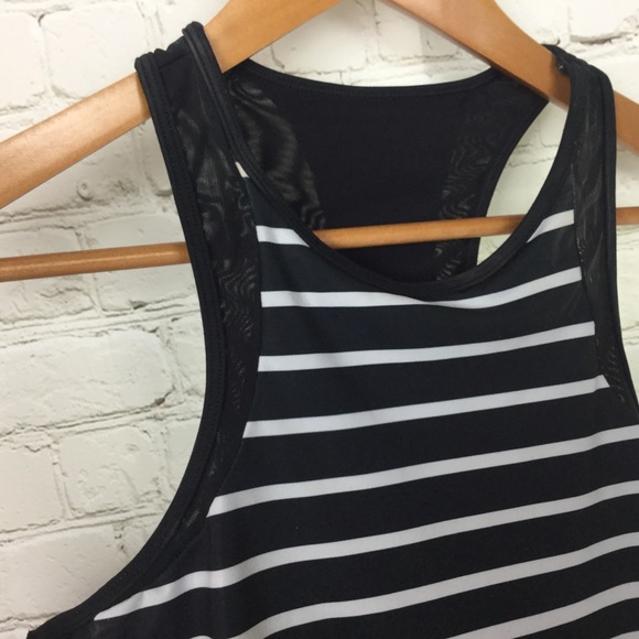 Gap Fit / High neck stripe Shelf Tank top - Picture 7 of 9